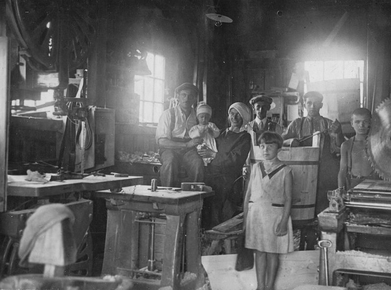 Personální a strojové vybavení